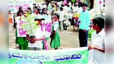 ನೀರು ಬಳಕೆ ಮಿತಗೊಳಿಸಿ, ಮನೆಗೊಂದು ಗಿಡ ಬೆಳೆಸಿ