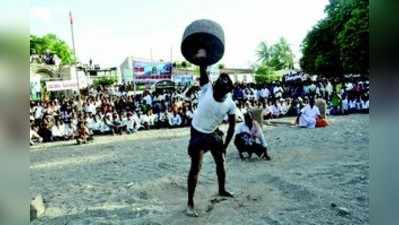 ನಮ್ಮೂರ ಹಬ್ಬದಲ್ಲಿ ಭಾರ ಎತ್ತಿದ ಸಾಹಸಿಗರು