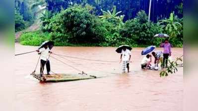 ಕುಗ್ರಾಮ ಉಳ್ತೂರಿಗೆ ಸೇತುವೆ ಇನ್ನೂ ಮರೀಚಿಕೆ: ತೆಪ್ಪದಲ್ಲೇ ನಿತ್ಯ ಪಯಣ