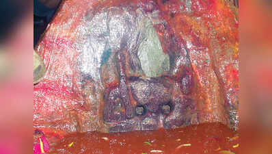 ತೆಂಗಿನ ಕಾಯಿಂದ ಹೊಡೆದು ಕುಕ್ವಾಡೇಶ್ವರಿ ಅಮ್ಮನ ವಿಗ್ರಹ ವಿರೂಪ