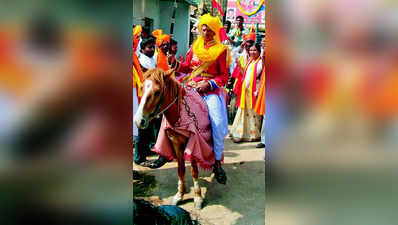 ಭುವನೇಶ್ವರಿ ಭಾವಚಿತ್ರ ಮೆರವಣಿಗೆ, ಧ್ವಜಾರೋಹಣ