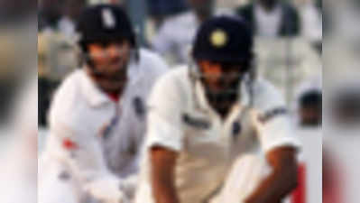 कोलकाता टेस्टः अश्विन की फिफ्टी ने एक दिन टाली हार