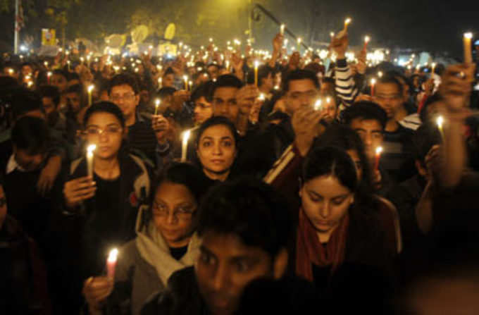 दामिनी की मौत पर रोया देश