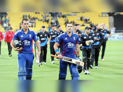 इंग्लैंड ने न्यूजीलैंड को 10 विकेट से रौंदा