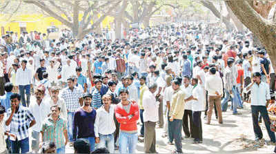 ನಾಮಪತ್ರ ಸಲ್ಲಿಸಿದ ಬಳಿಕ ಮತದಾರನಿಗೆ ನಮಸ್ಕಾರ ಶುರು