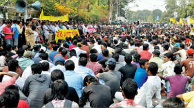 অস্থির বাংলাদেশ, সাম্প্রদায়িকতার অভিযোগ বিরোধী দলের বিরুদ্ধে