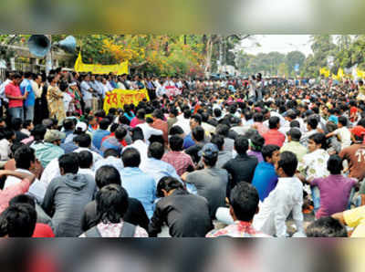 অস্থির বাংলাদেশ, সাম্প্রদায়িকতার অভিযোগ বিরোধী দলের বিরুদ্ধে