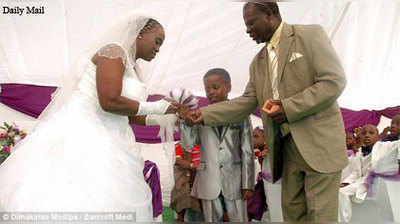 आत्माओं ने कराई 8 साल के बच्चे और 61 साल की महिला की शादी!
