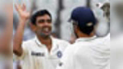 दिल्ली टेस्ट: भारतीय स्पिनरों के सामने ऑस्ट्रेलिया लड़खड़ाया