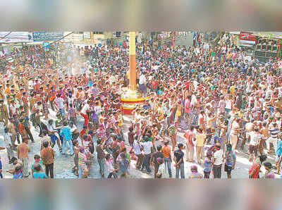 ಹೋಳಿ ಆಚರಣೆ: ಬಣ್ಣಗಳ ಅಭಿಷೇಕದಲ್ಲಿ ಮಿಂದೆದ್ದ ದಾವಣಗೆರೆ