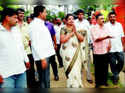 ಚನ್ನಪಟ್ಟಣದಲ್ಲಿ ಪ್ರಚಾರದ ಬೊಂಬೆಯಾಟವಯ್ಯಾ...