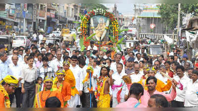 ಚಿತ್ರದುರ್ಗ ಬಸವಜಯಂತಿ: ಮೇಲು ಕೀಳುಗಳಿಂದ  ನರಳುವ ಸಮುದಾಯಗಳು