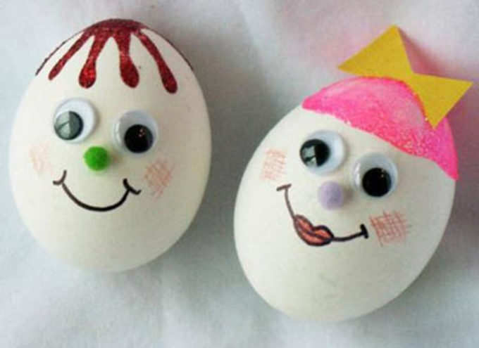 अंडों पर रंगबिरंगी कलाकारी