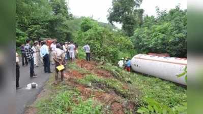 ನೆಲ್ಯಾಡಿ ಬಳಿ ಗ್ಯಾಸ್ ಟ್ಯಾಂಕರ್ ಪಲ್ಟಿ: ಅನಿಲ ಸೋರಿಕೆ