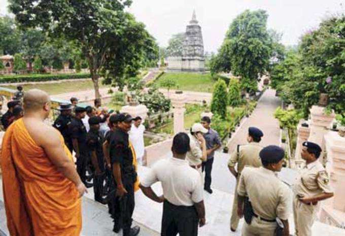 दहल उठा महाबोधि मंदिर