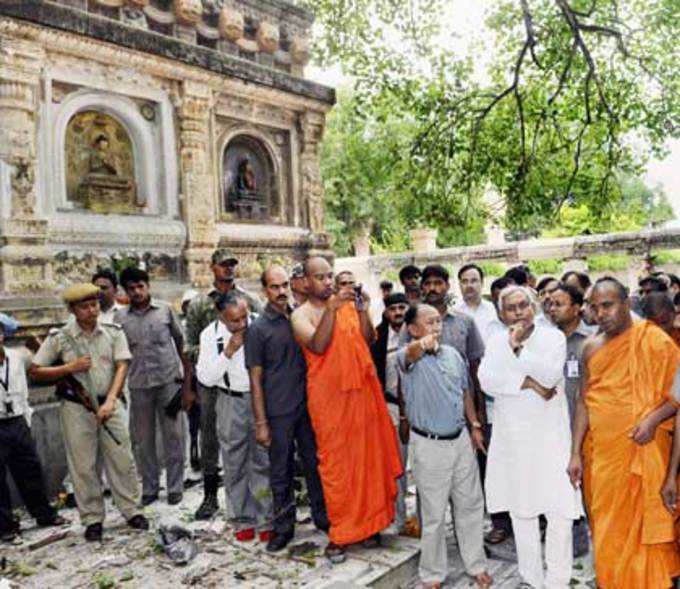 दहल उठा महाबोधि मंदिर