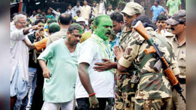 ব্যারাকপুরে একতরফা, ধাক্কা লাগল বসিরহাটে