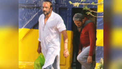 संजय ने मांगी इलाज के लिए जेल से छुट्टी