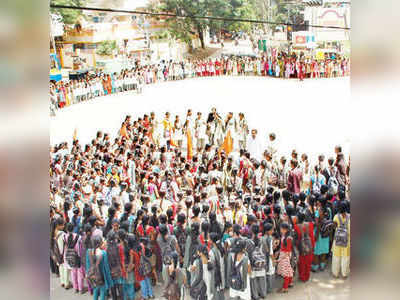 ಪತ್ರಕರ್ತೆ ಮೇಲೆ ಅತ್ಯಾಚಾರ ಖಂಡಿಸಿ ಪ್ರತಿಭಟನೆ