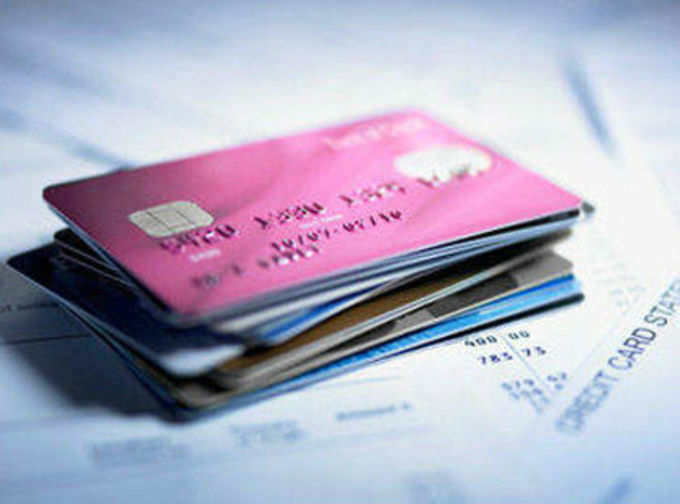 क्रेडिट कार्ड का यूज कम कर दें