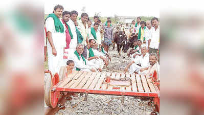 ರೈಲ್ವೆ ಕಾಮಗಾರಿಗೆ ರೈತರ ತಡೆ