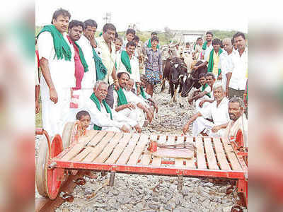 ರೈಲ್ವೆ ಕಾಮಗಾರಿಗೆ ರೈತರ ತಡೆ