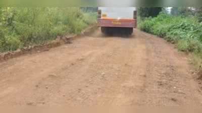 ಸಂಚಾರಕ್ಕೆ ಸಂಚಕಾರವಾದ ಸಂತಿಬಸ್ತವಾಡ ರಸ್ತೆ