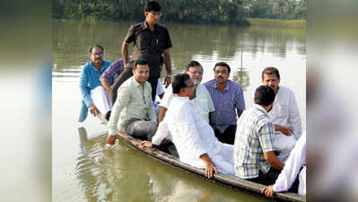 জল নামছে, স্বস্তি ফিরল চার জেলায়