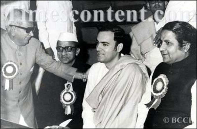 राजीव गांधी