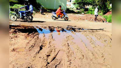 ವಾಹನ ಸವಾರರಿಗೆ ಅಡ್ಡ ದಾರಿಯೇ ಗತಿ