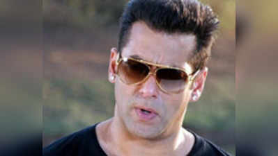 आमिर-SRK पर भारी होगी सल्लू की किक!