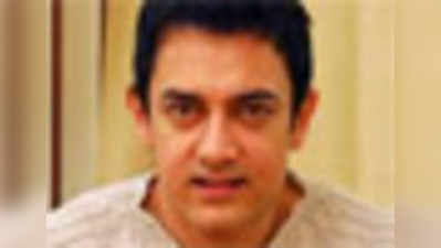 देखें: शाहरुख मेरे पांव चाट रहा है: आमिर