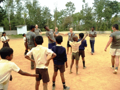 ಚಿಣ್ಣರೊಂದಿಗೆ ವಿದೇಶಿಯರ ಕ್ರೀಡಾಕೂಟ!