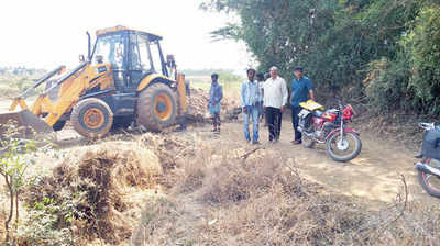 ದೊಡ್ಡಕೆರೆ ಸುತ್ತ ಟ್ರಂಚ್ ನಿರ್ಮಾಣ