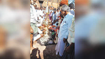 ತಿಪ್ಪೇರುದ್ರಸ್ವಾಮಿ ರಥಕ್ಕೆ ಕಲಶ ಸ್ಥಾಪನೆ