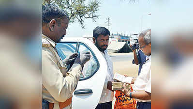 ಲೆಕ್ಕವಿರದ 2.5 ಲಕ್ಷ ರೊಕ್ಕ ವಶ