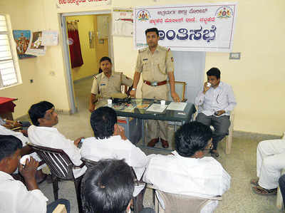 ಸುಮ್ಮನೆ ನೋಡ್ತಾ ಇದ್ದೇ ಅಂದ್ರು ಬಿಡಲ್ಲ