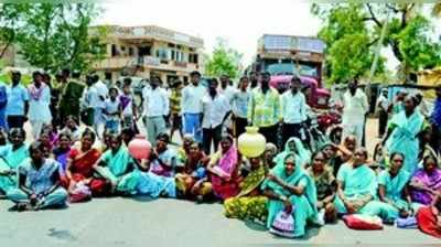 ನೀರಿಗಾಗಿ ಆಗ್ರಹ :ಶಾಸಕರ ಕಚೇರಿಗೆ ಮುತ್ತಿಗೆ