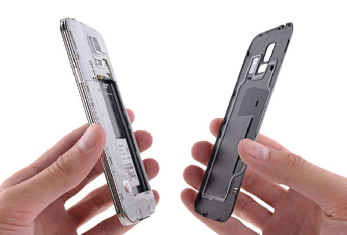 सैमसंग गैलक्सी S5 स्मार्टफोन की चीर-फाड़