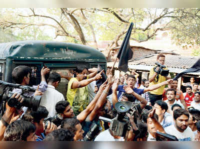 ফাঁসির দাবি আদালতেই