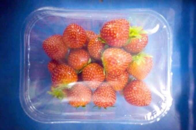 स्ट्रॉबेरी बाजारात