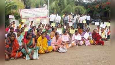 ಪ್ರೌಢ ಶಾಲೆ ಆರಂಭಿಸುವಂತೆ ಒತ್ತಾಯಿಸಿ ಪ್ರತಿಭಟನೆ