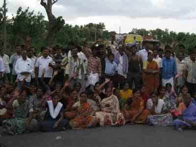 ವಿದ್ಯುತ್ ಲೈನ್ ಕಡಿತ: ಹೆದ್ದಾರಿ ಬಂದ್