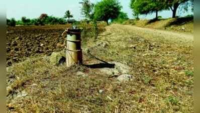 ಕೊಳವೆ ಬಾವಿ ಮುಚ್ಚಲು ಆಗ್ರಹ