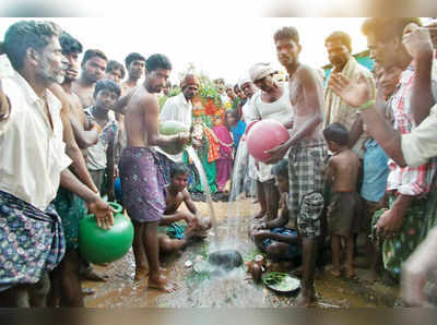 ಮಳೆಗಾಗಿ ಪ್ರಾರ್ಥಿಸಿ 101 ಕುಂಭಾಭಿಷೇಕ