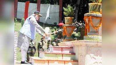 प्रधानमंत्री ने सेना के शहीदों को दी श्रद्धांजलि