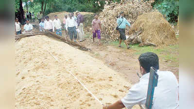 ಮರಳು ಅಡ್ಡೆಗಳ ಮೇಲೆ ದಾಳಿ