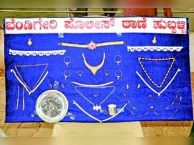 ಮನೆಗಳ್ಳರ ಬಂಧನ: ಚಿನ್ನಾಭರಣ ವಶ