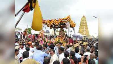 ಚಾಮುಂಡಿ ದರ್ಶನಕ್ಕೆ ಭಕ್ತ ಜನಸಾಗರ