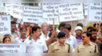 বামনগাছিতে পুলিশের শান্তি মিছিলে অভিযুক্তরাও